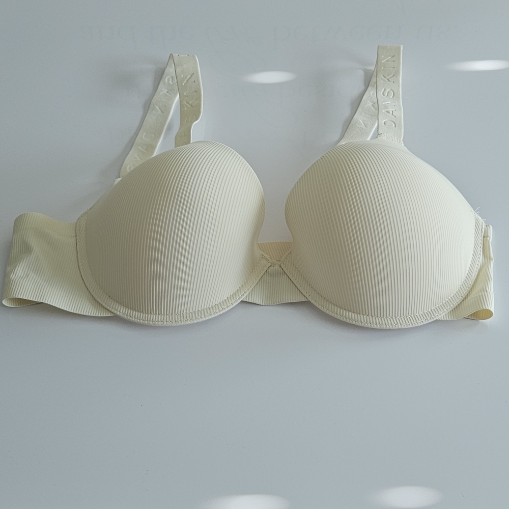 Danskin 38C Sleek and Smooth T-Shirt Bra Ribbed Padded NWOT
